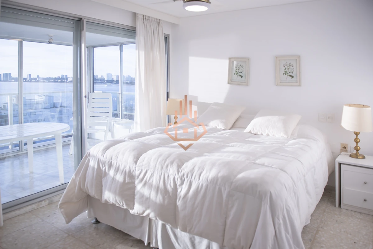 Vende departamento de 3 dormitorios con vista al Puerto, Punta del Este