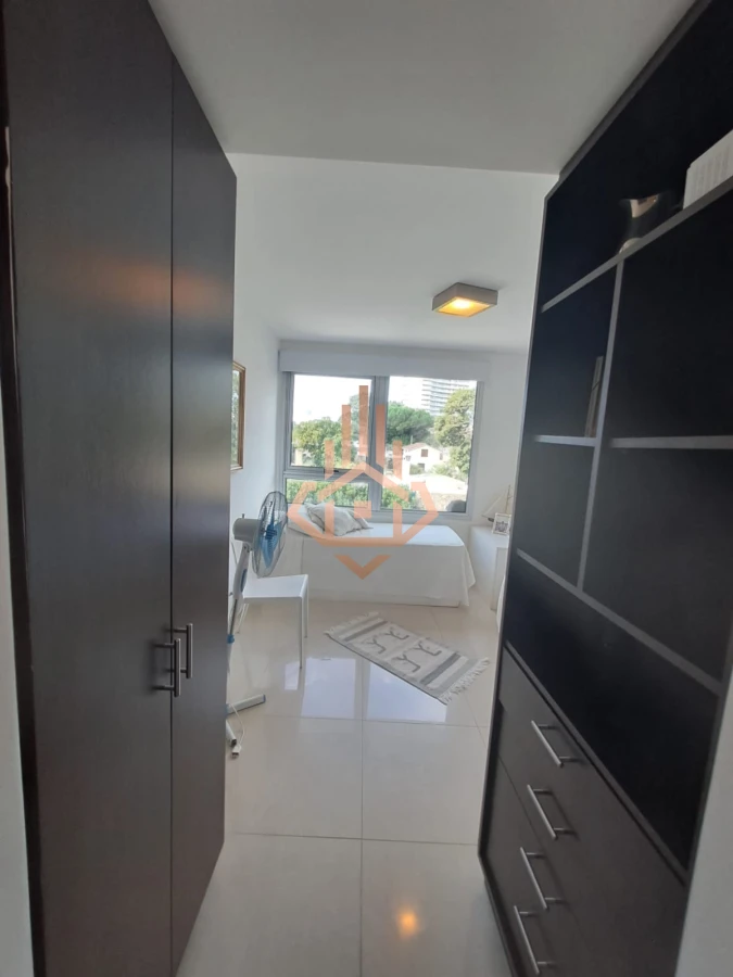 Apartamento en Playa Mansa a la venta 3 Dormitorios con vista