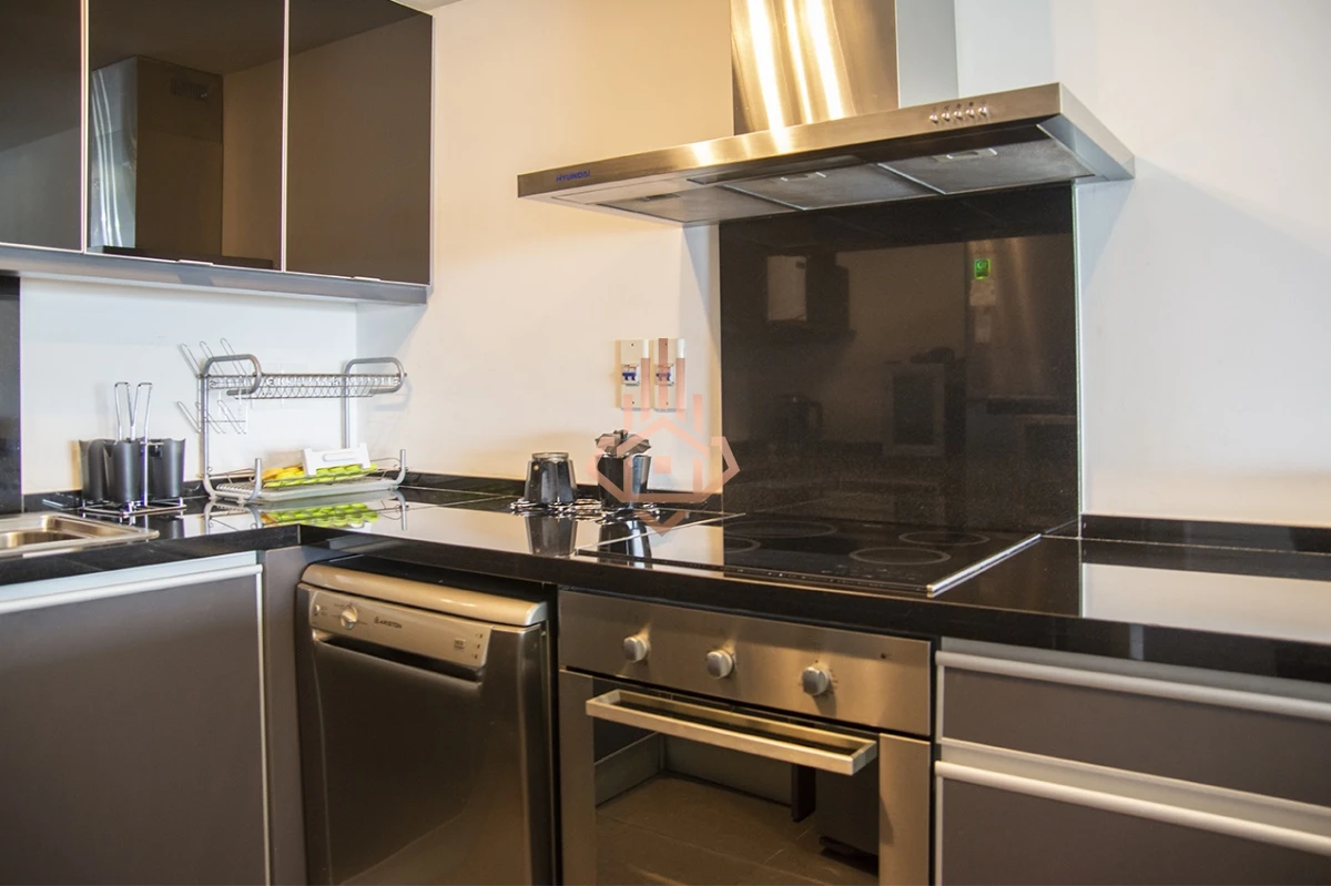 Vende apartamento. Edificio Bonaire. 3 dormitorios con servicios. Brava, Peninsula, Punta del Este