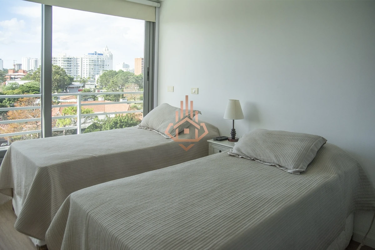 Alexander Boulevard.Departamento de 2 dormitorios, en venta y alquiler.