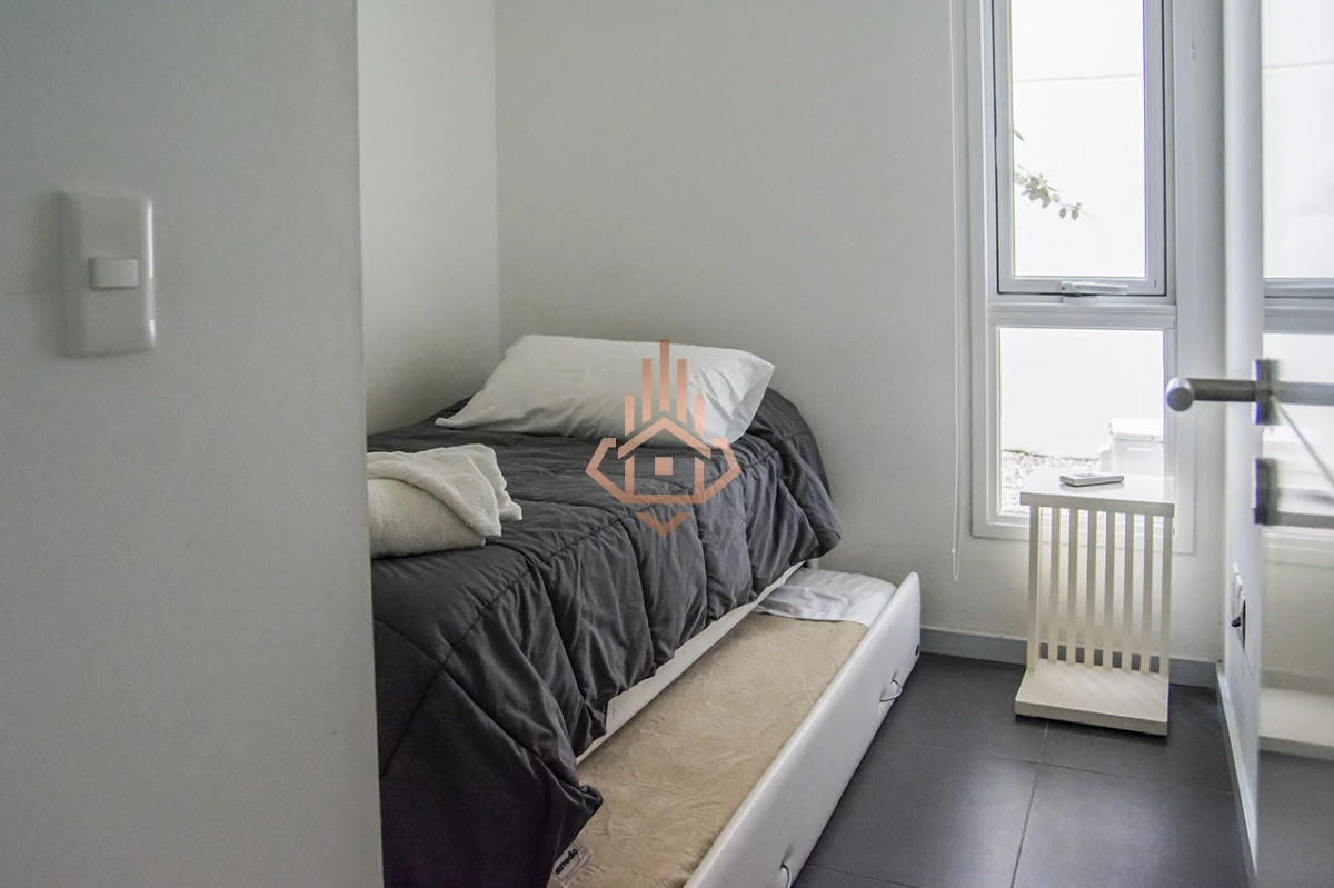 Vende apartamento. Edificio Bonaire. 3 dormitorios con servicios. Brava, Peninsula, Punta del Este