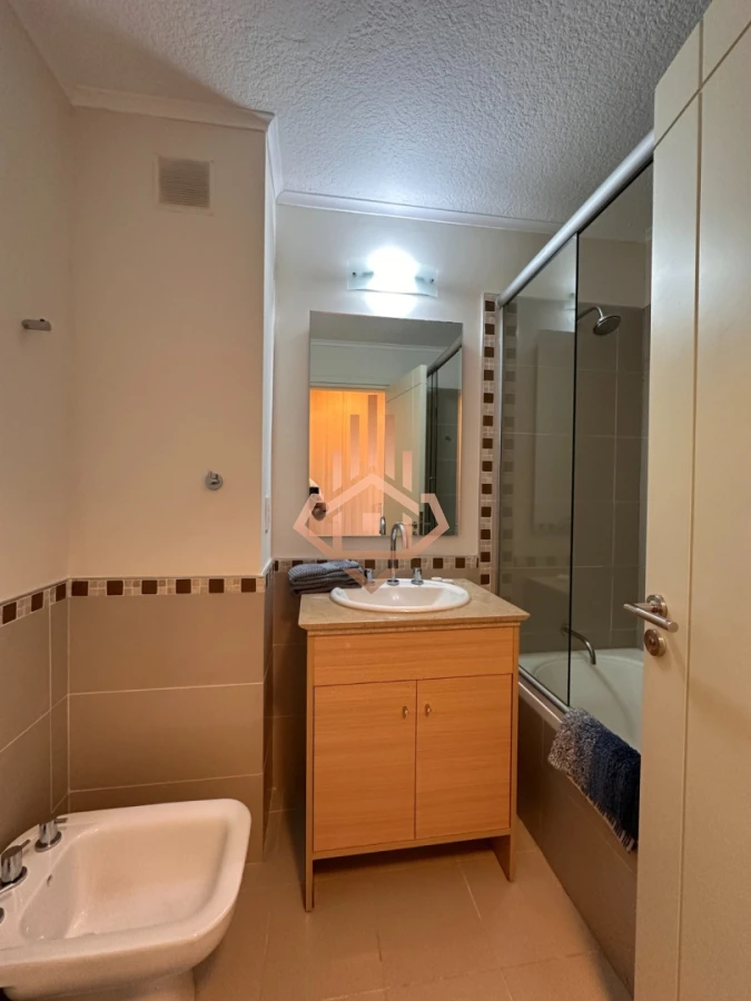 Hermoso apartamento en venta de 3 dormitorios y dependencia en Punta del Este.