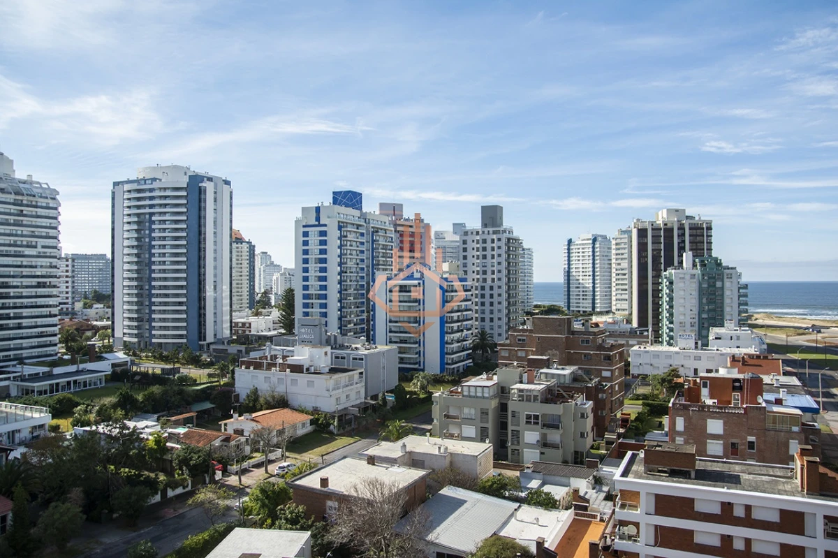 Elegancia y Comodidad a Pasos del Mar, departamento de 2 dormitorios en Torre Onix