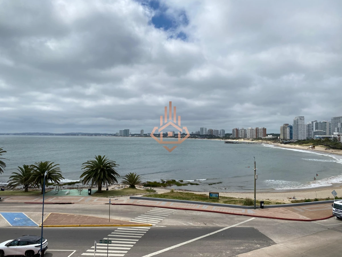 Vende apartamento con vista al mar de 3 dormitorios, Punta del Este