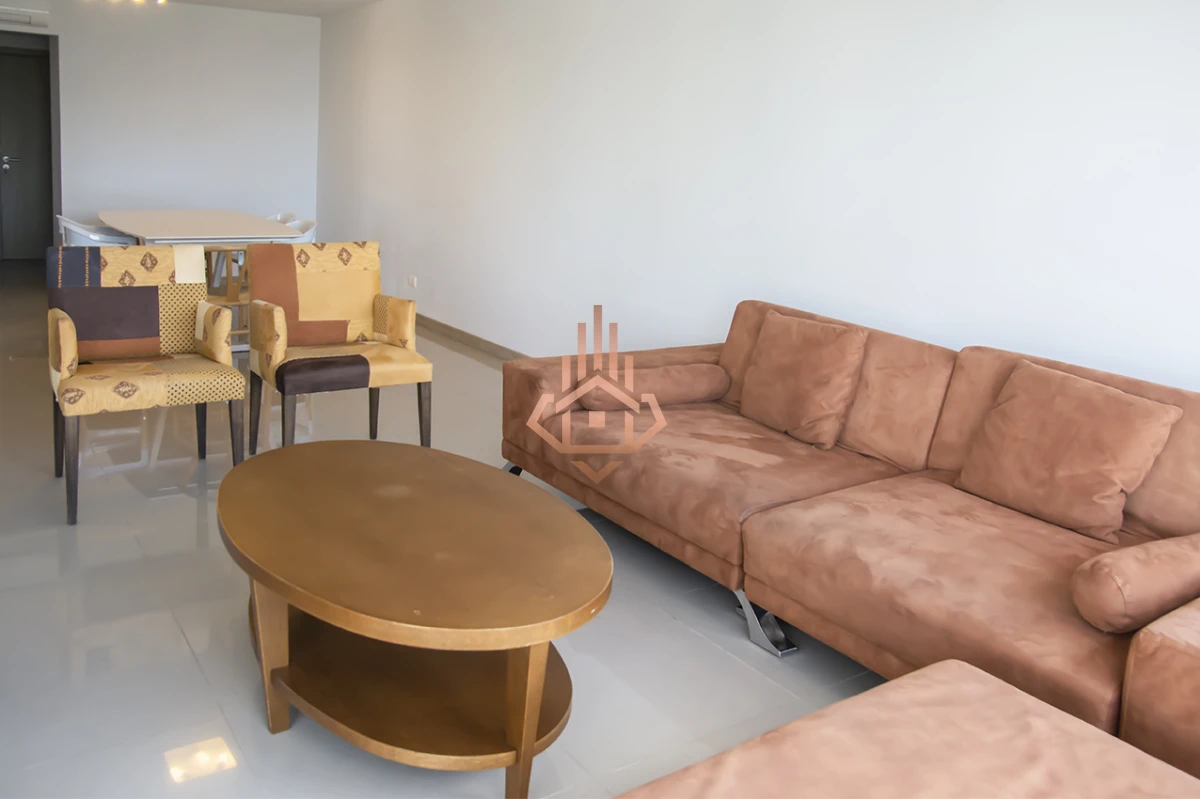 Apartamento de 2 dormitorios en venta en Torre moderna a metros del mar.