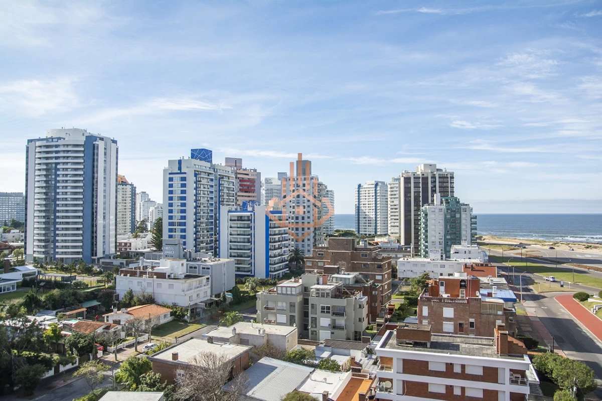 Elegancia y Comodidad a Pasos del Mar, departamento de 2 dormitorios en Torre Onix
