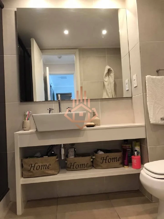 Vende apartamento de 2 dormitorios en Punta del Este con vista al mar