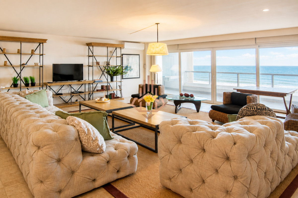 Vende apartamento con vista al mar, de 4 dormitorios en Brava, Punta del Este - LUX21099398A