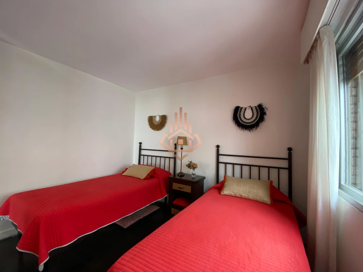 Vende apartamento con vista al mar de 3 dormitorios, Punta del Este