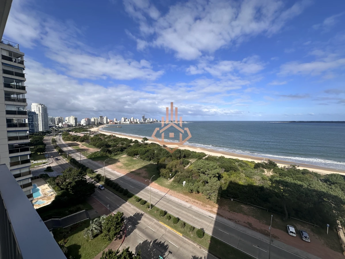 Vende Tamanaco de 2 dormitorios RECICLADO, Punta del Este