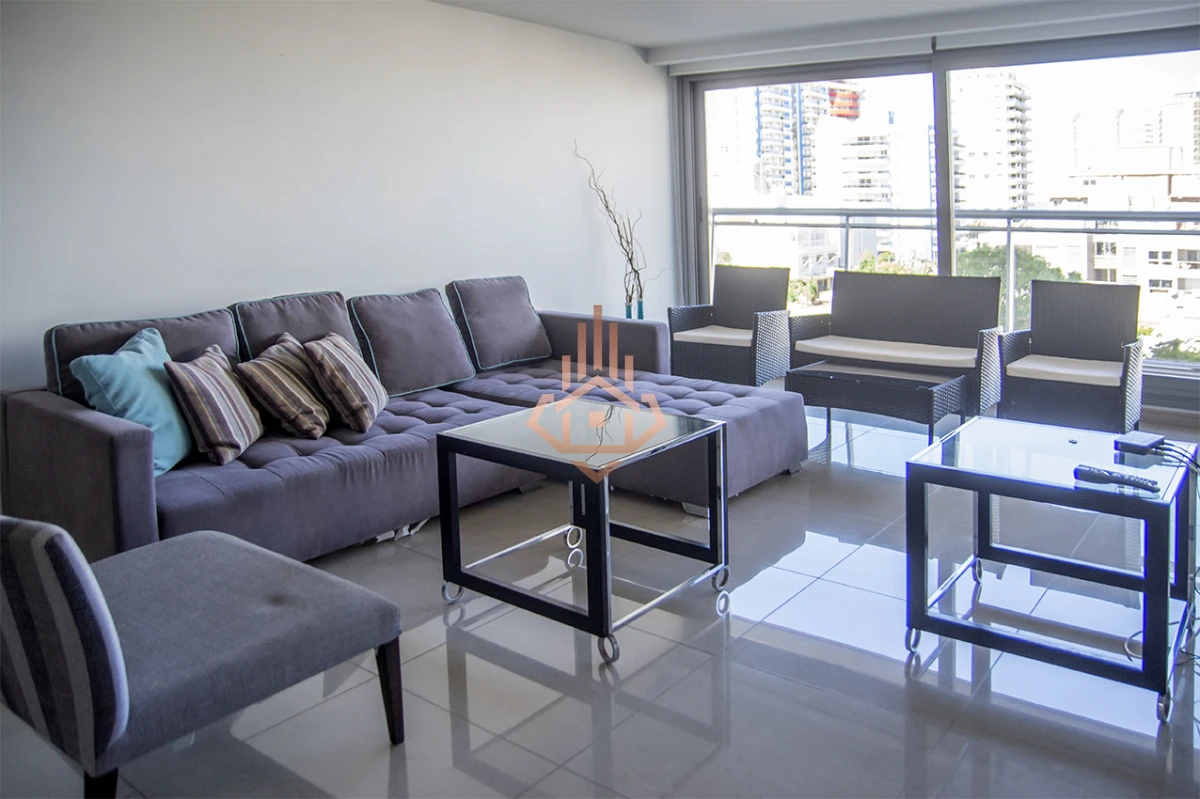 En excelente ubicacion a pasos de Playa Brava y Playa Mansa, Torre Onix