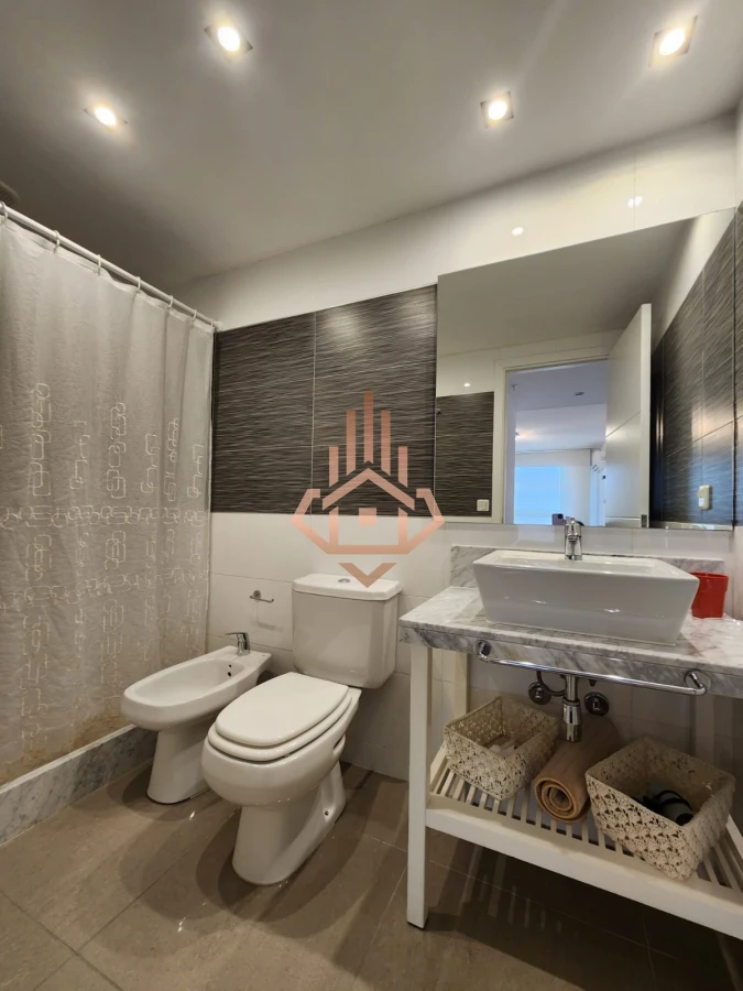 Apartamento en venta en torre One, 1 dormitorio amueblado, vista al mar, playa brava