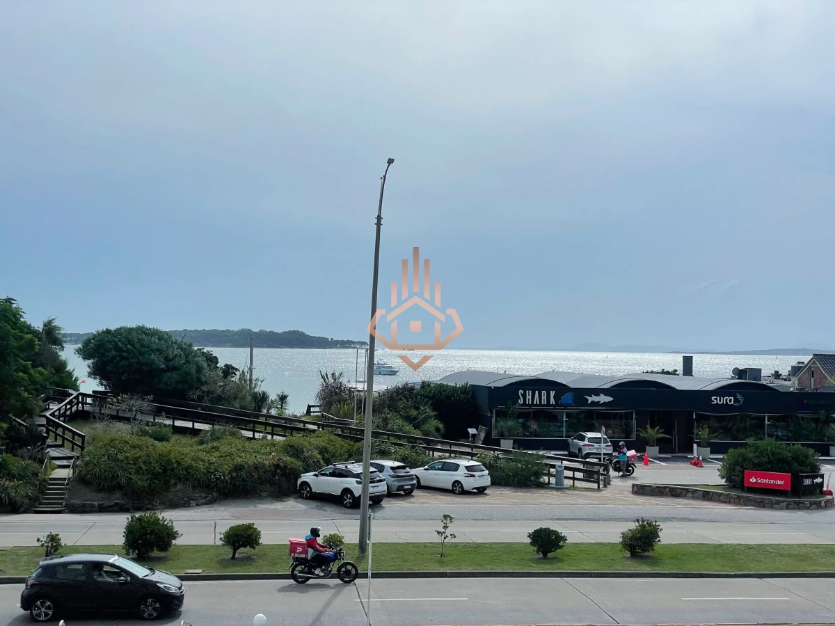 Hermoso Departamento de 3 dormitorios en venta frente al mar.