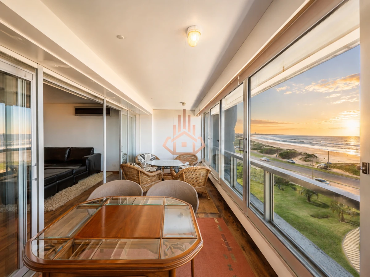 Vende apartamento con vista al mar, de 4 dormitorios en Brava, Punta del Este - Foto 2