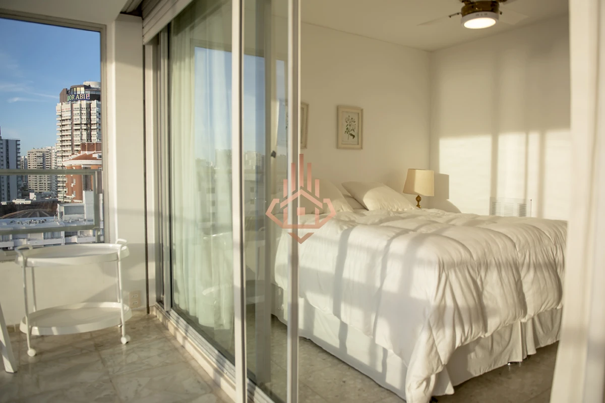 Vende departamento de 3 dormitorios con vista al Puerto, Punta del Este