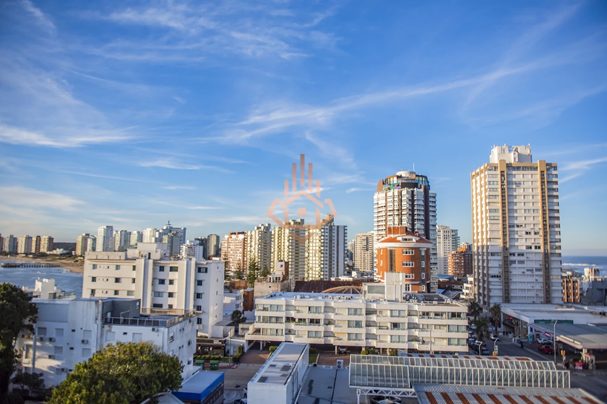 Vende departamento de 3 dormitorios con vista al Puerto, Punta del Este