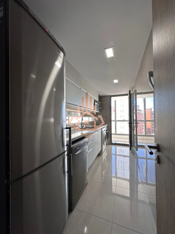 Vende departamento de 2 dormitorios finamente decorado en Torre Onix, Punta del Este