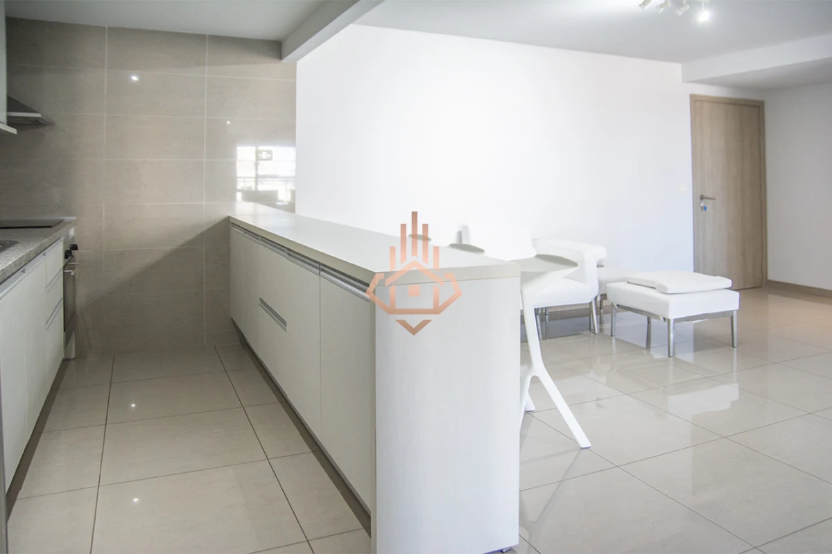 En excelente ubicacion a pasos de Playa Brava y Playa Mansa, Torre Onix