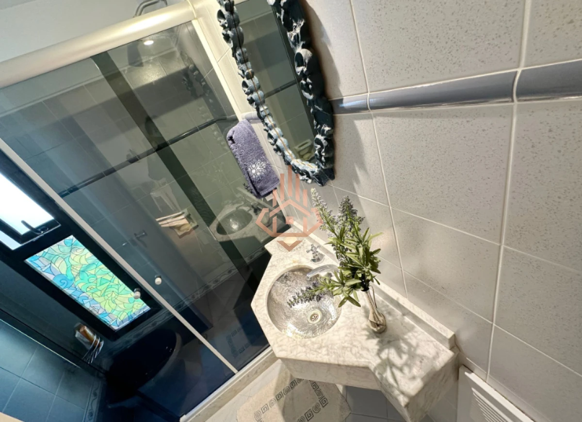 Vende Apartamento frente al mar en Brava, Punta del Este de 2 dormitorios.