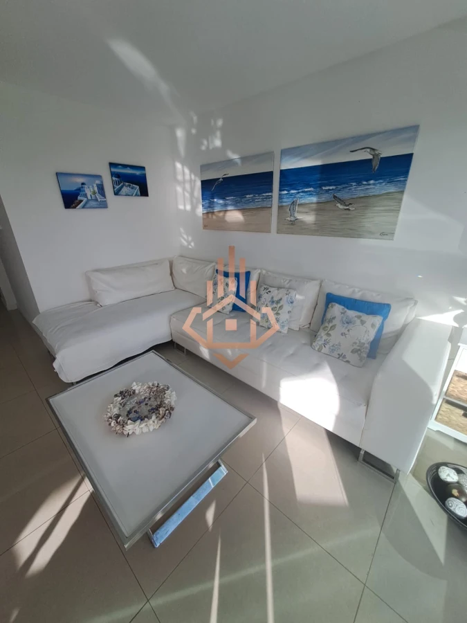 Apartamento en Playa Mansa a la venta 3 Dormitorios con vista