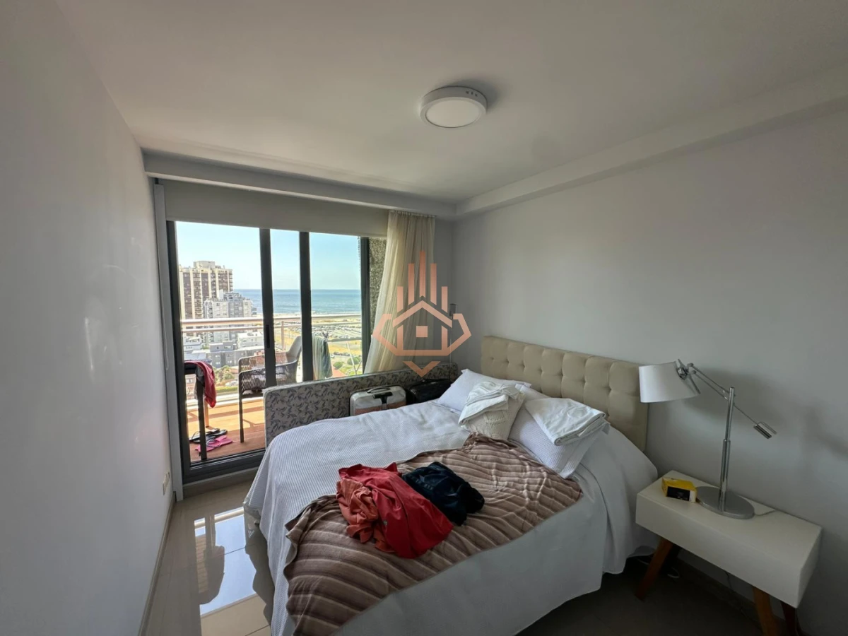 En venta apartamento de 3 dormitorios en Punta del Este, a solo metros del mar
