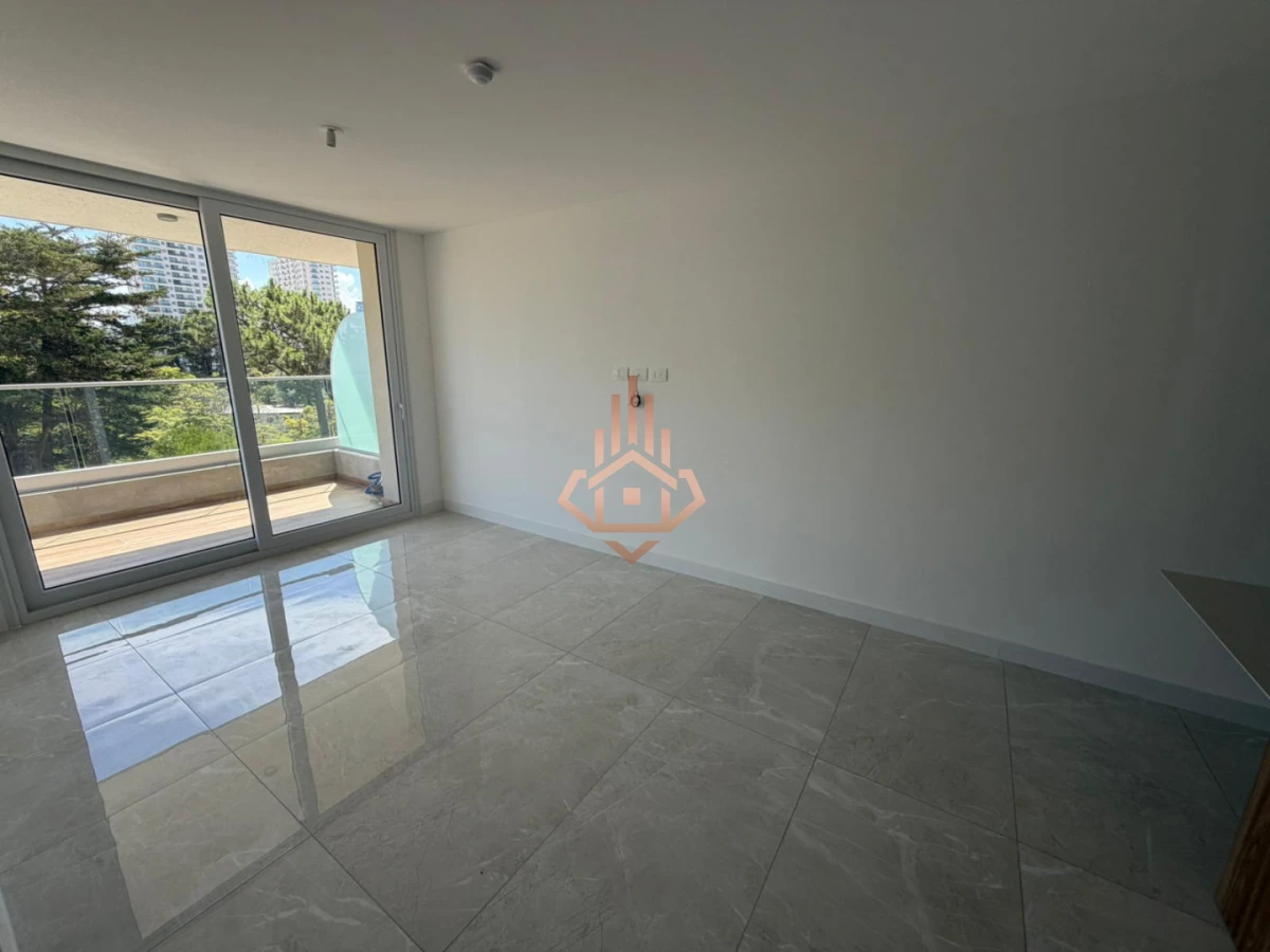 Apartamento de 1 dormitorio en venta, con vista a agradable entorno