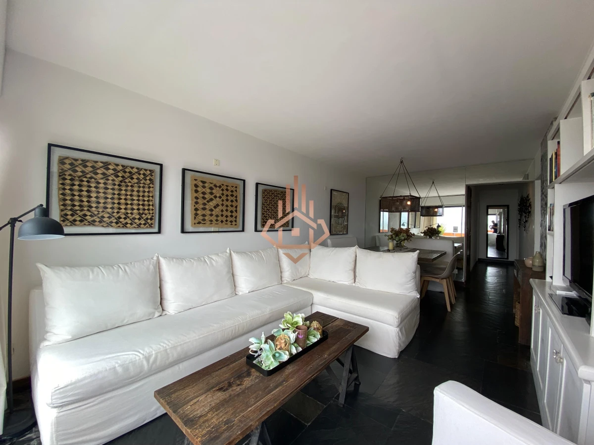 Vende apartamento con vista al mar de 3 dormitorios, Punta del Este