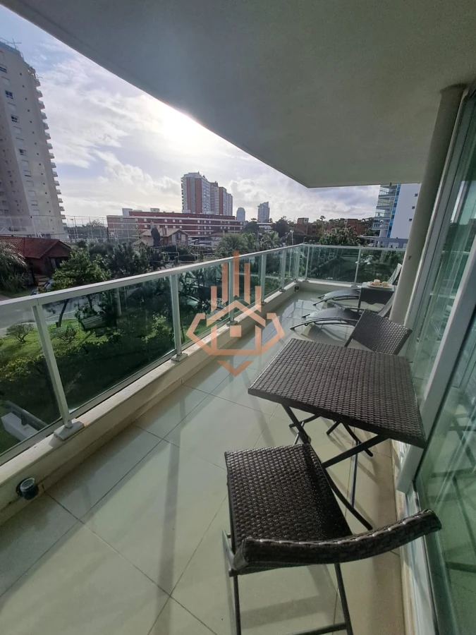 Apartamento en Playa Mansa a la venta 3 Dormitorios con vista