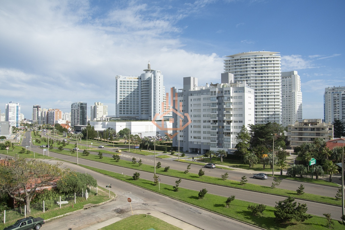 Alexander Boulevard.Departamento de 2 dormitorios, en venta y alquiler. - LUX21098805A