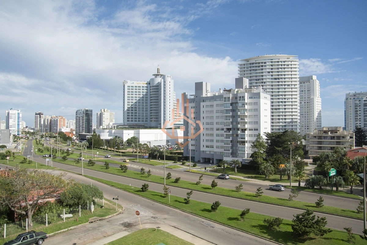 Alexander Boulevard.Departamento de 2 dormitorios, en venta y alquiler.