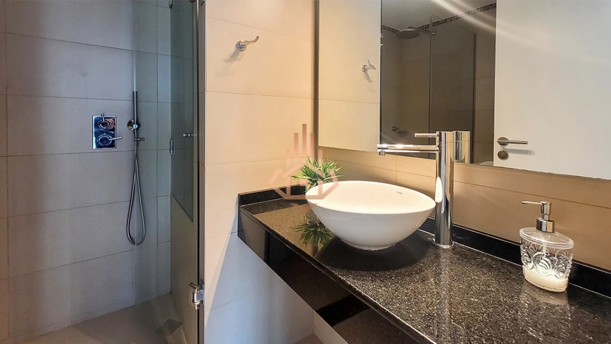 Apartamento de 2 dormitorios en venta en Punta del Este, Edif. Chronos