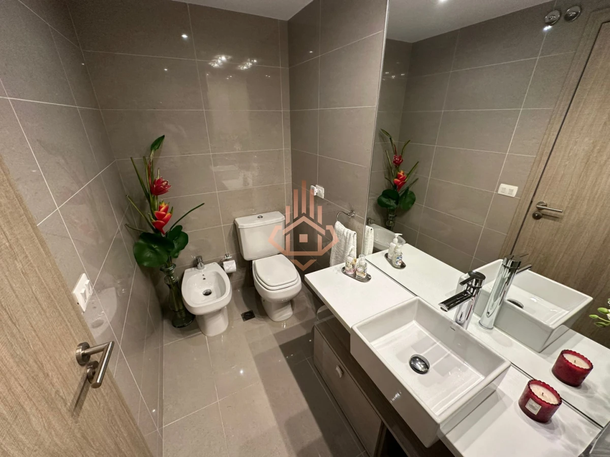 En venta apartamento de 3 dormitorios en Punta del Este, a solo metros del mar