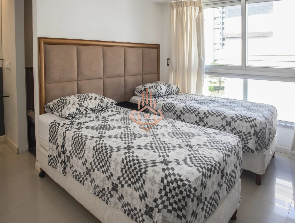 Vende hermoso Penthouse en Playa Mansa con azotea propia en Punta del Este