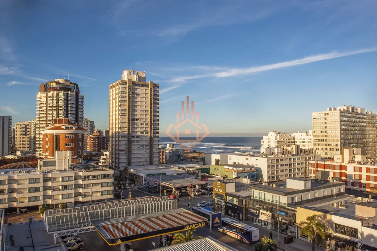 Vende departamento de 3 dormitorios con vista al Puerto, Punta del Este