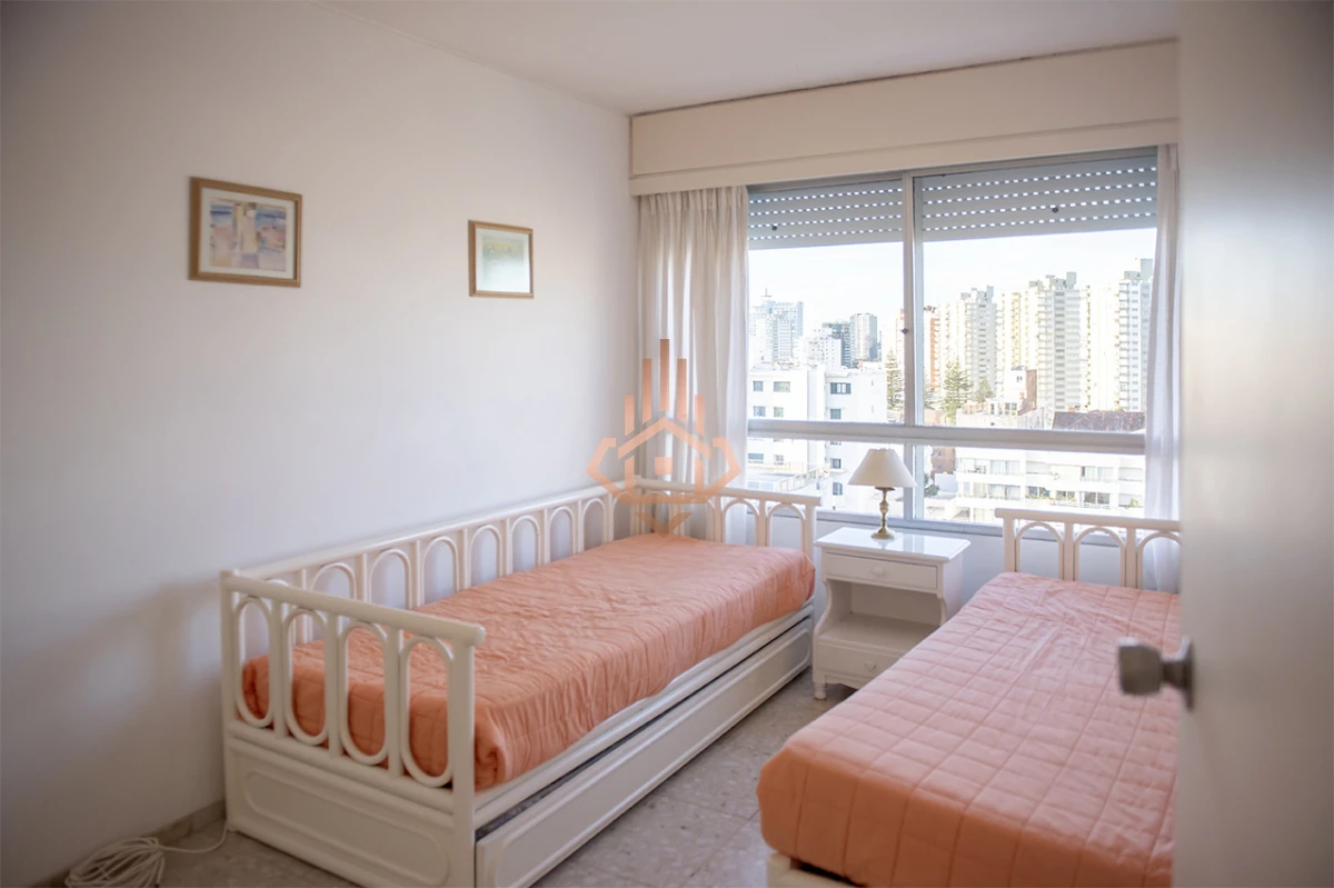 Vende departamento de 3 dormitorios con vista al Puerto, Punta del Este