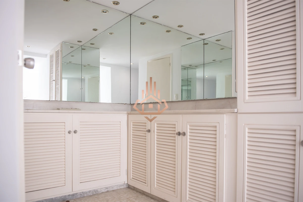 Vende departamento de 3 dormitorios con vista al Puerto, Punta del Este