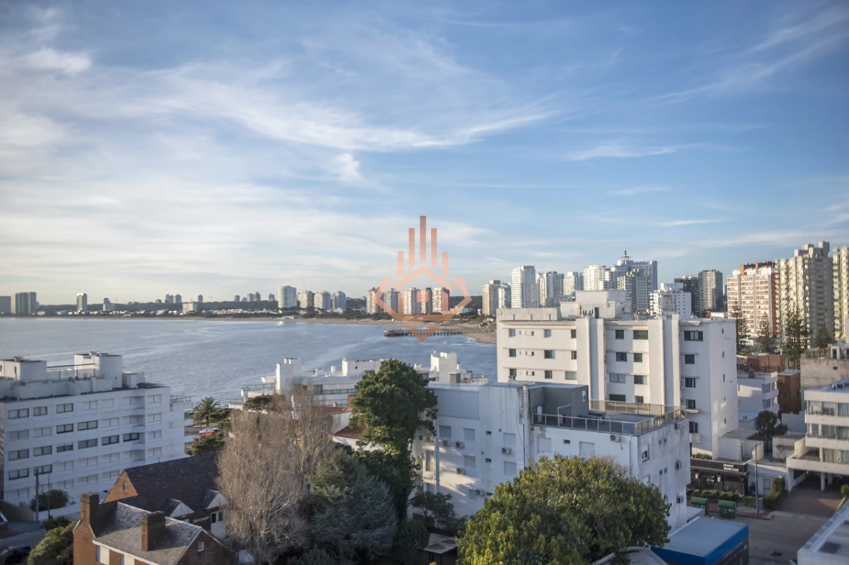 Vende departamento de 3 dormitorios con vista al Puerto, Punta del Este
