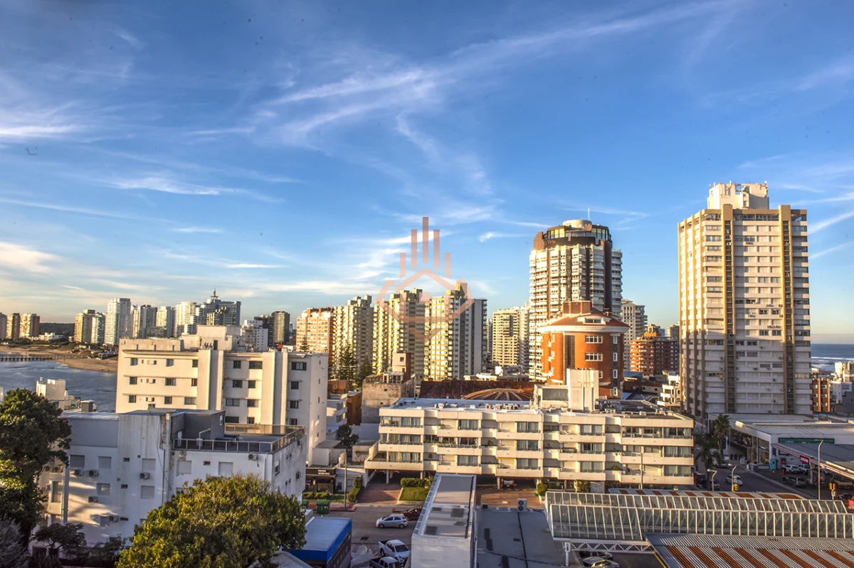 Vende departamento de 3 dormitorios con vista al Puerto, Punta del Este