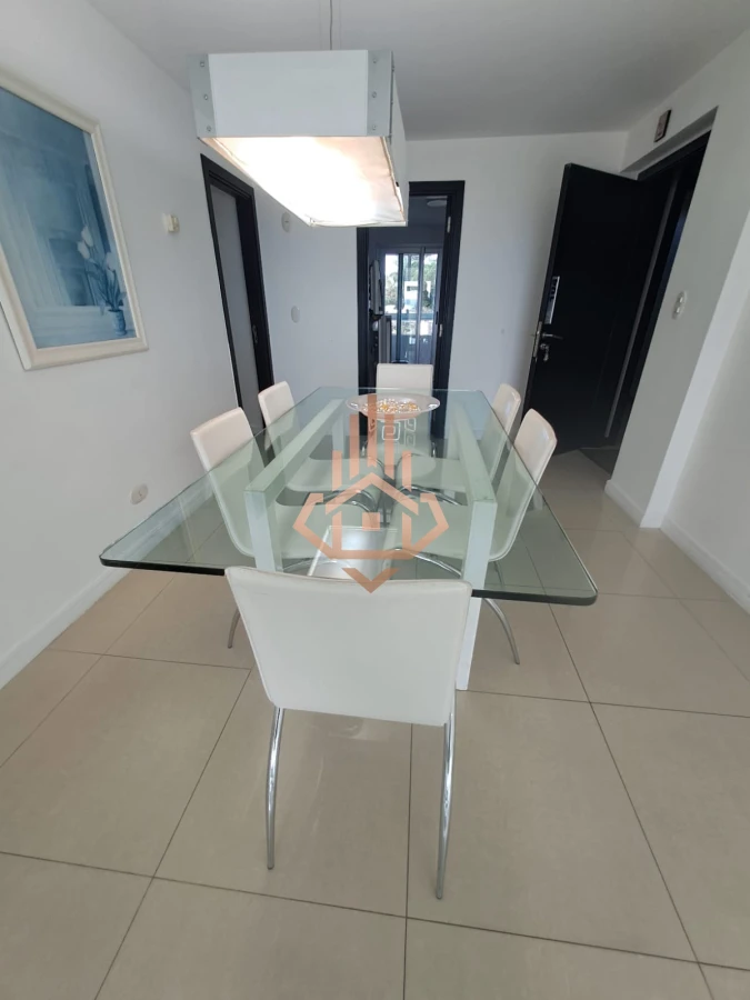 Apartamento en Playa Mansa a la venta 3 Dormitorios con vista