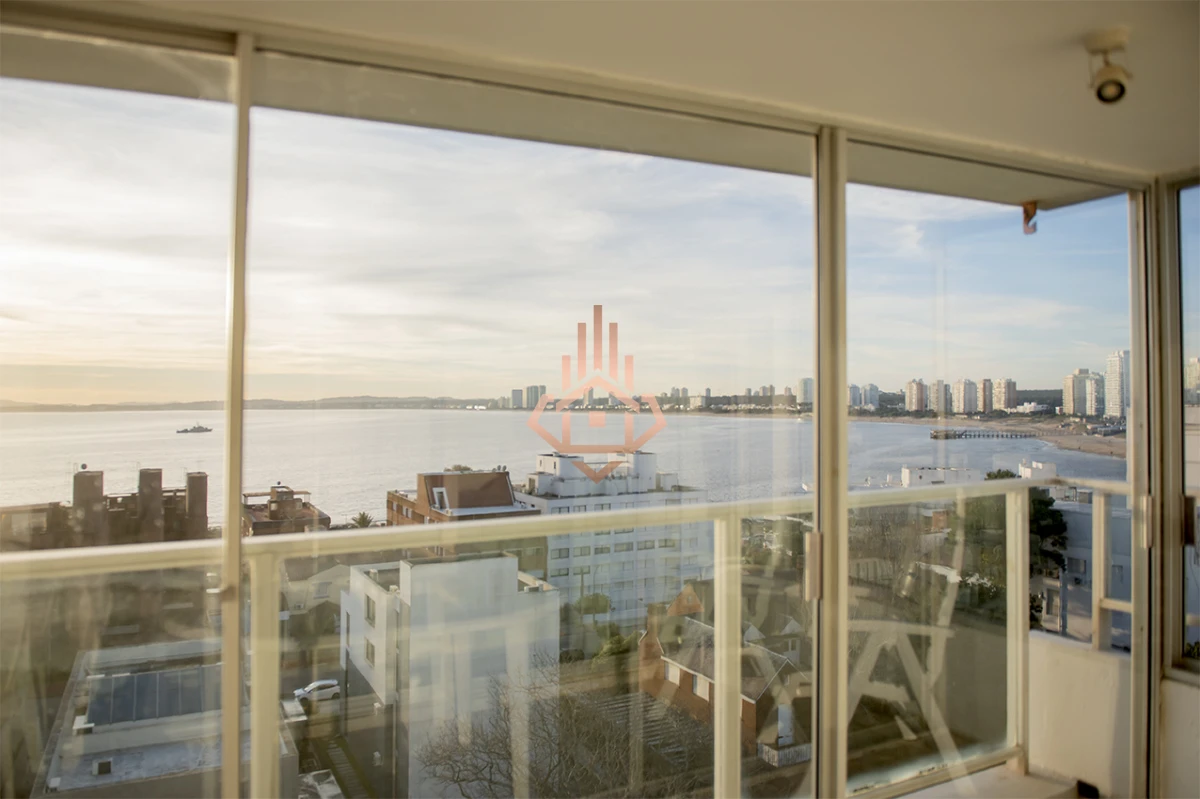 Vende departamento de 3 dormitorios con vista al Puerto, Punta del Este