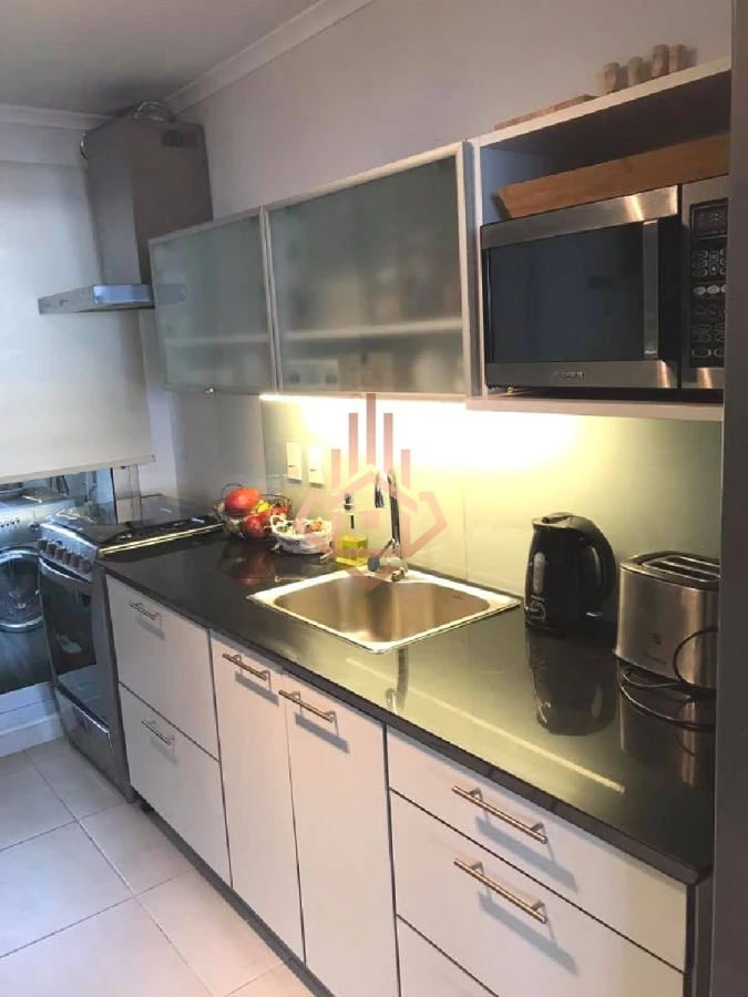 Vende apartamento de 2 dormitorios en Punta del Este con vista al mar