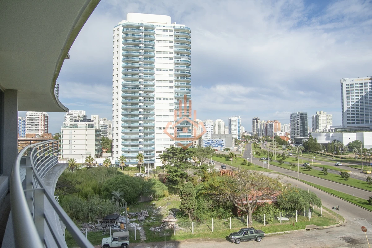 Alexander Boulevard.Departamento de 2 dormitorios, en venta y alquiler.