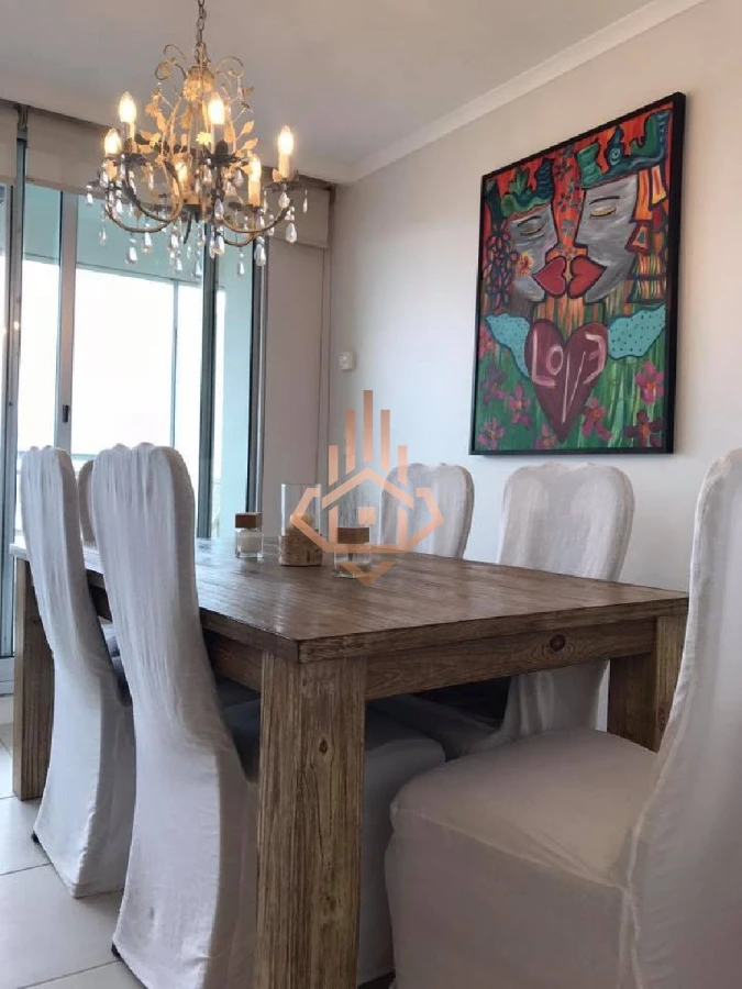 Vende apartamento de 2 dormitorios en Punta del Este con vista al mar
