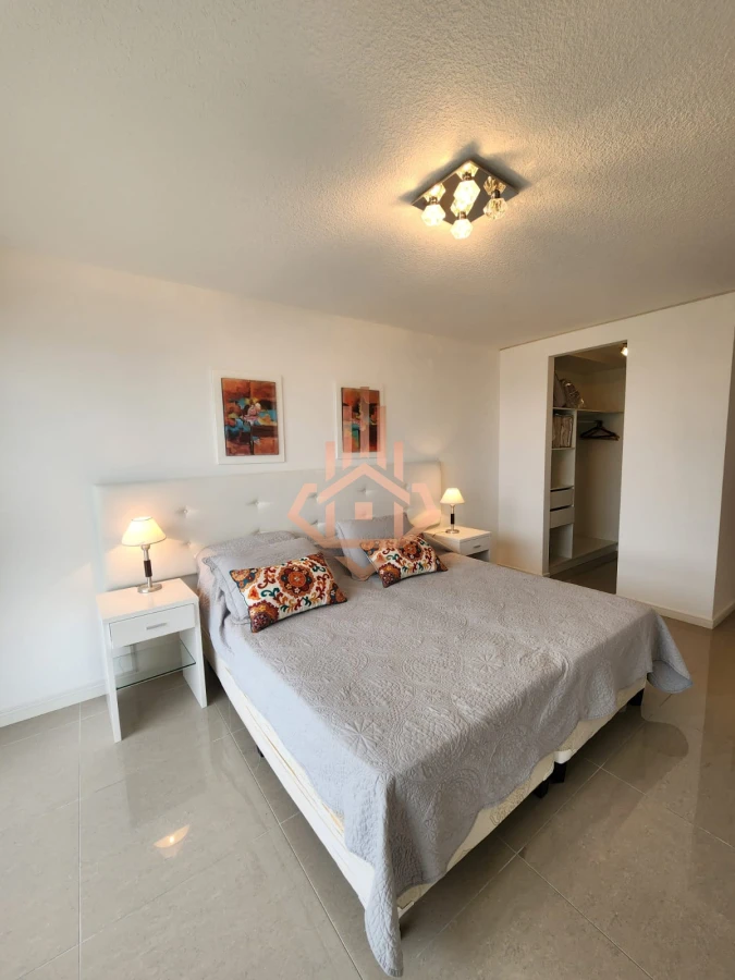 Apartamento en venta en torre One, 1 dormitorio amueblado, vista al mar, playa brava