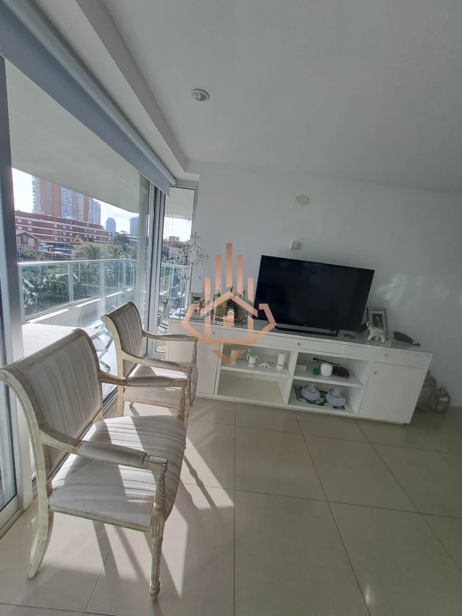 Apartamento en Playa Mansa a la venta 3 Dormitorios con vista