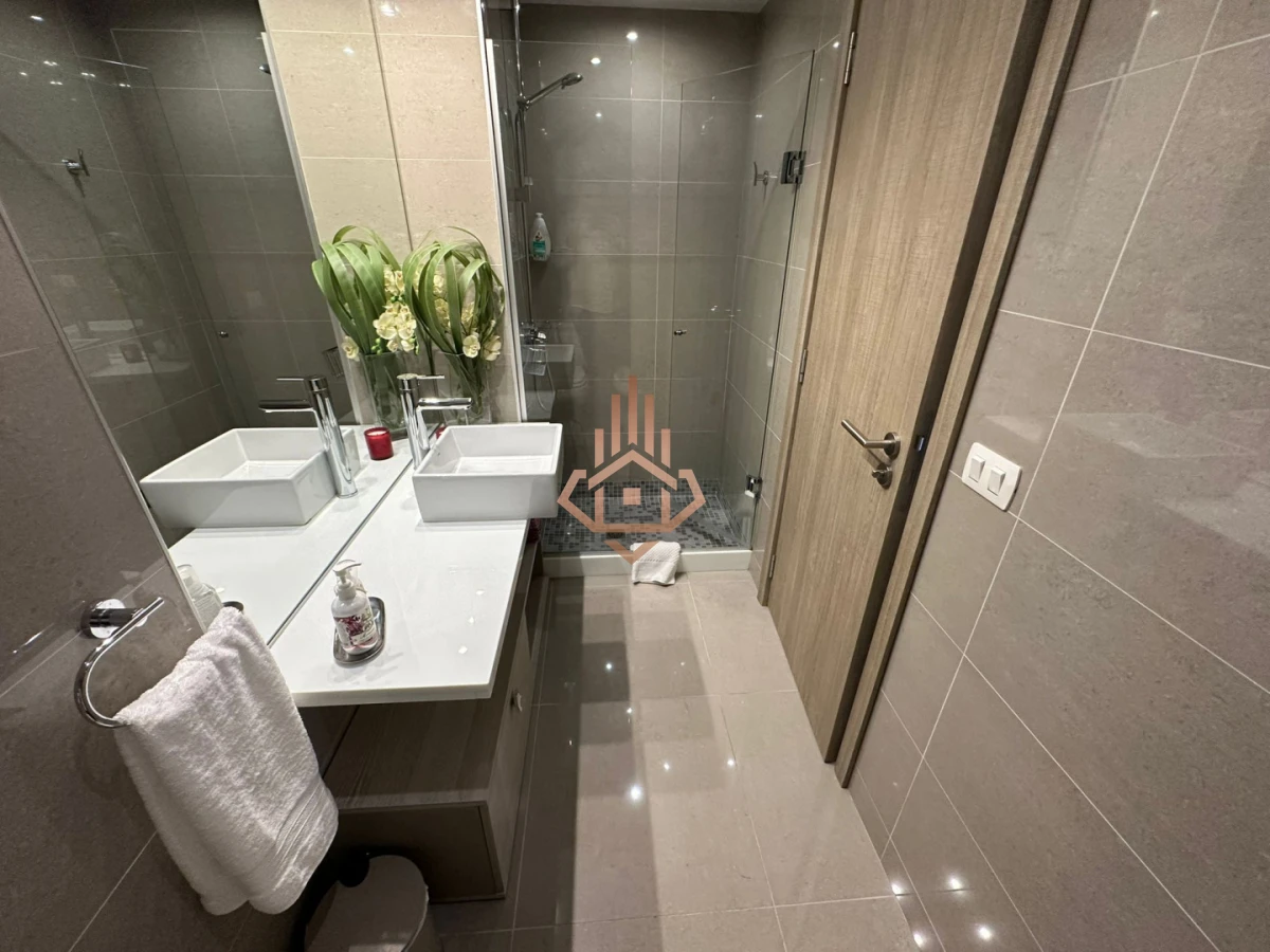 En venta apartamento de 3 dormitorios en Punta del Este, a solo metros del mar