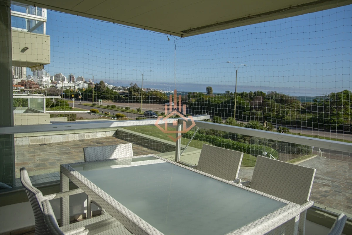 Hermoso Departamento de 3 dormitorios en venta frente al mar.