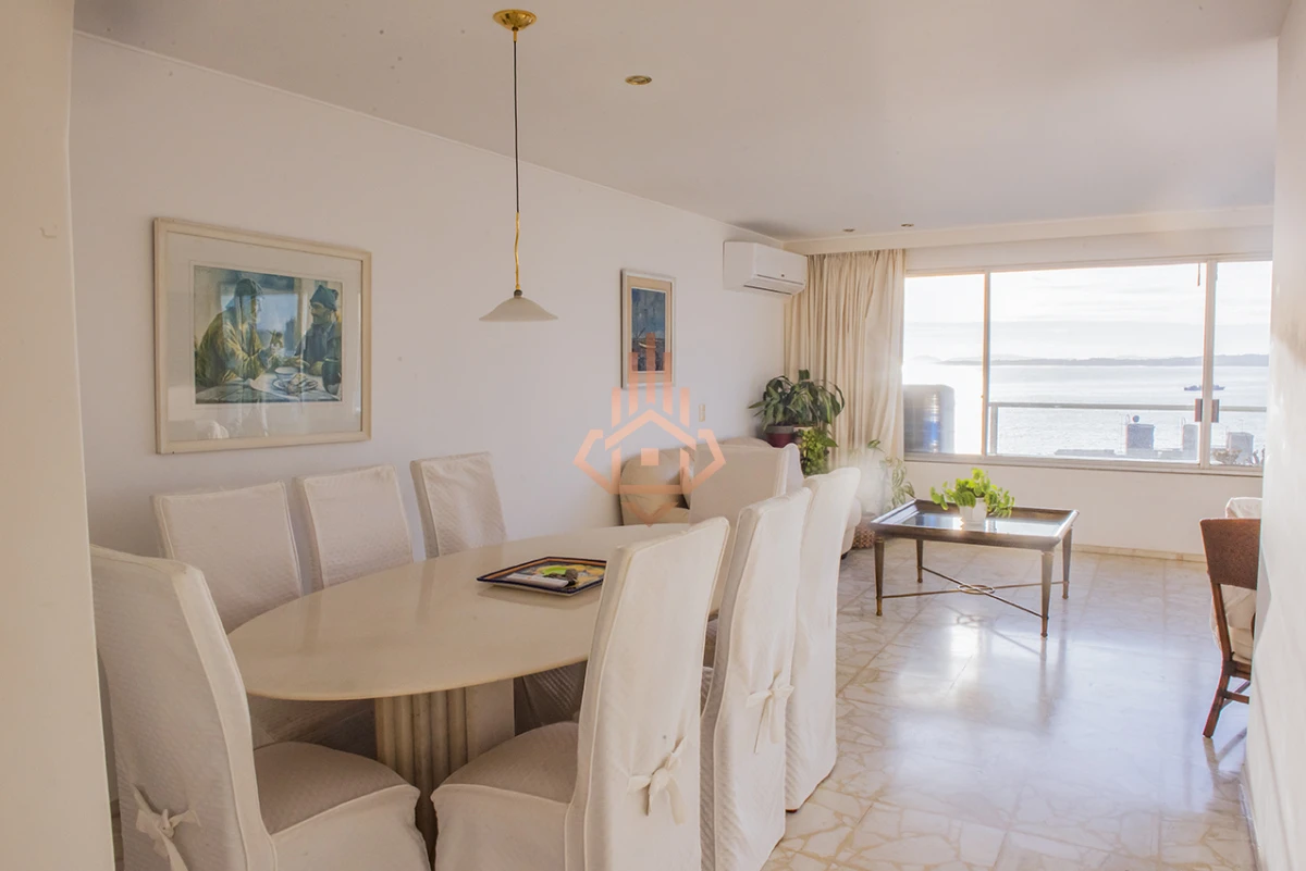 Vende departamento de 3 dormitorios con vista al Puerto, Punta del Este