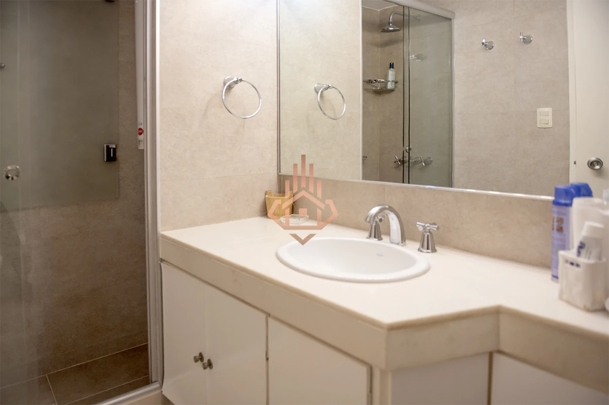 Vende departamento de 3 dormitorios con vista al Puerto, Punta del Este