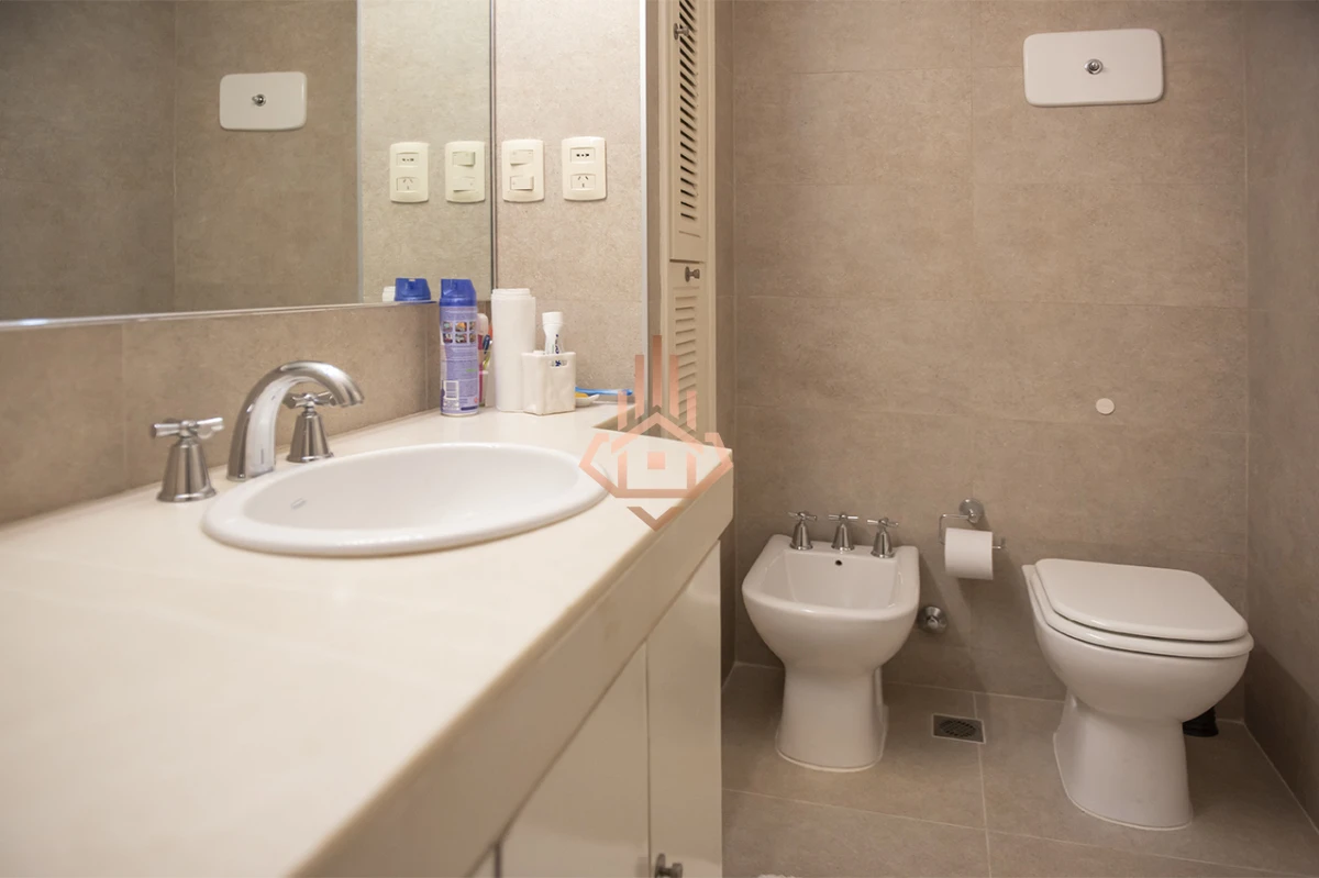 Vende departamento de 3 dormitorios con vista al Puerto, Punta del Este